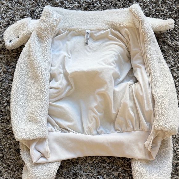 ALO Yoga Foxy Faux Sherpa Teddy Jacket - Picture 13 of 14